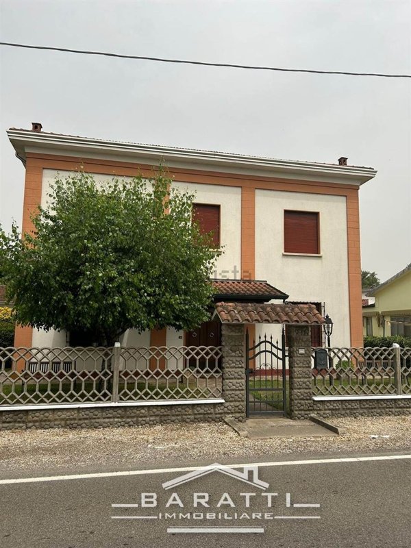 casa indipendente in vendita a Suzzara in zona Brusatasso