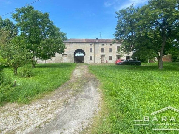 casa indipendente in vendita a Suzzara in zona Brusatasso