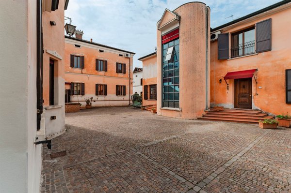 casa indipendente in vendita a Suzzara