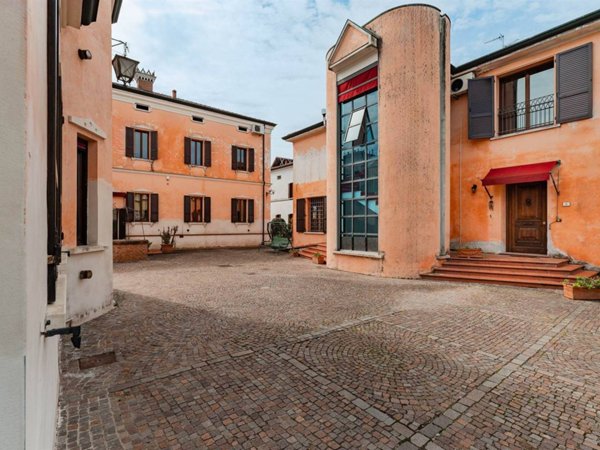 casa indipendente in vendita a Suzzara