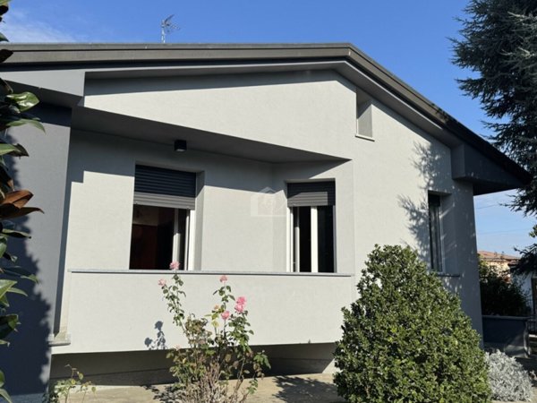 casa indipendente in vendita a Suzzara