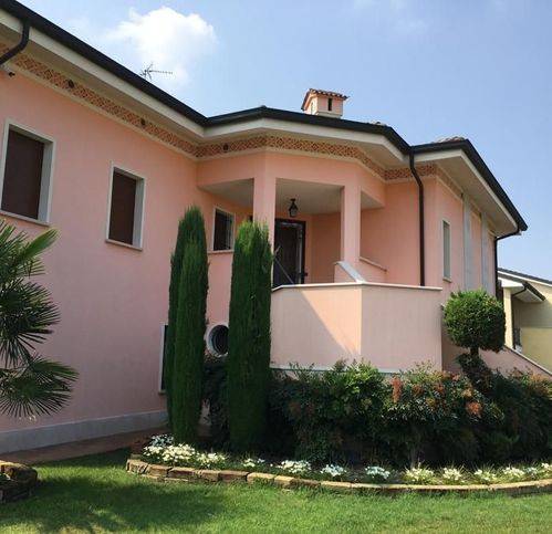 casa indipendente in vendita a Suzzara