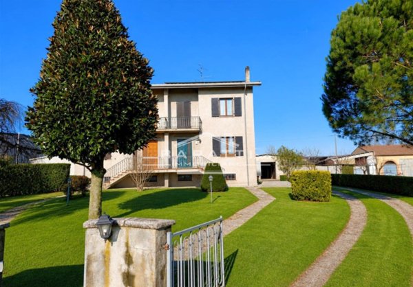 casa indipendente in vendita a Suzzara in zona Brusatasso