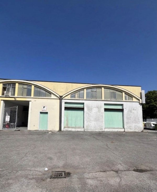 locale commerciale in vendita a Suzzara