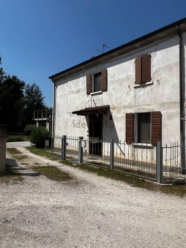 casa indipendente in vendita a Suzzara in zona Tabellano