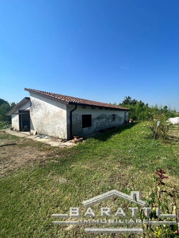 locale di sgombero in vendita a Suzzara in zona Brusatasso