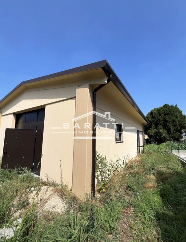 locale commerciale in vendita a Suzzara in zona Brusatasso
