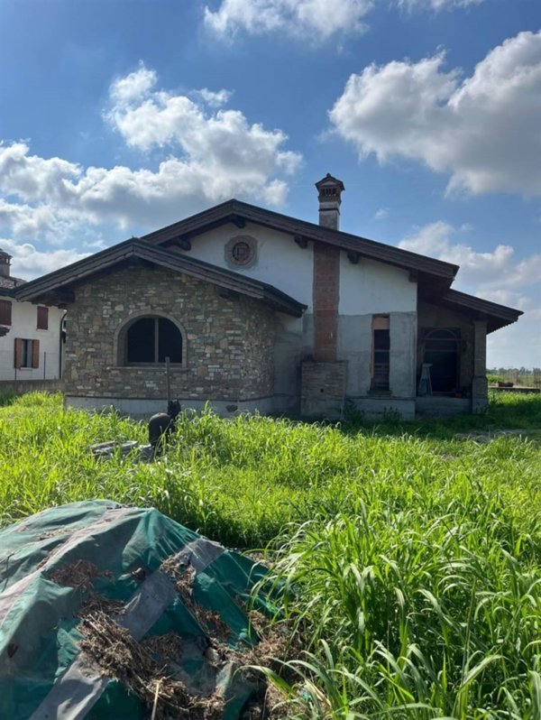 casa indipendente in vendita a Suzzara in zona Brusatasso