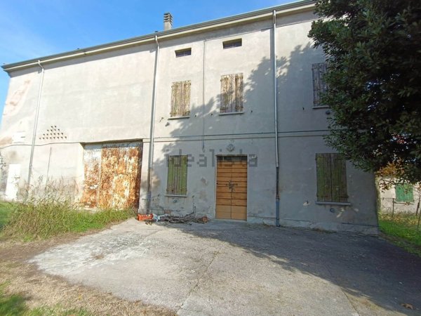 casale in vendita a Suzzara in zona Brusatasso