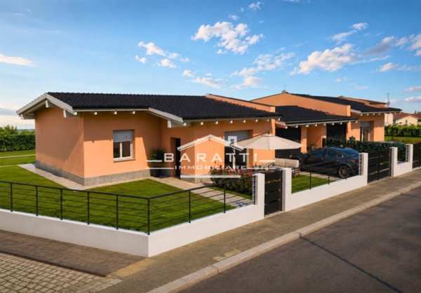 casa indipendente in vendita a Suzzara