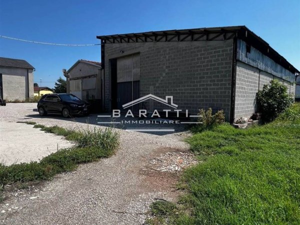 locale commerciale in vendita a Suzzara