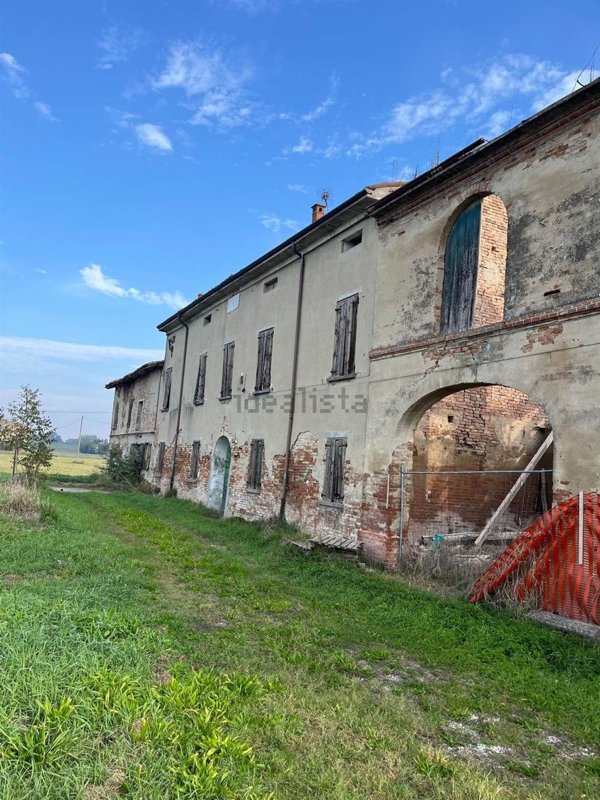 casale in vendita a Suzzara in zona Brusatasso