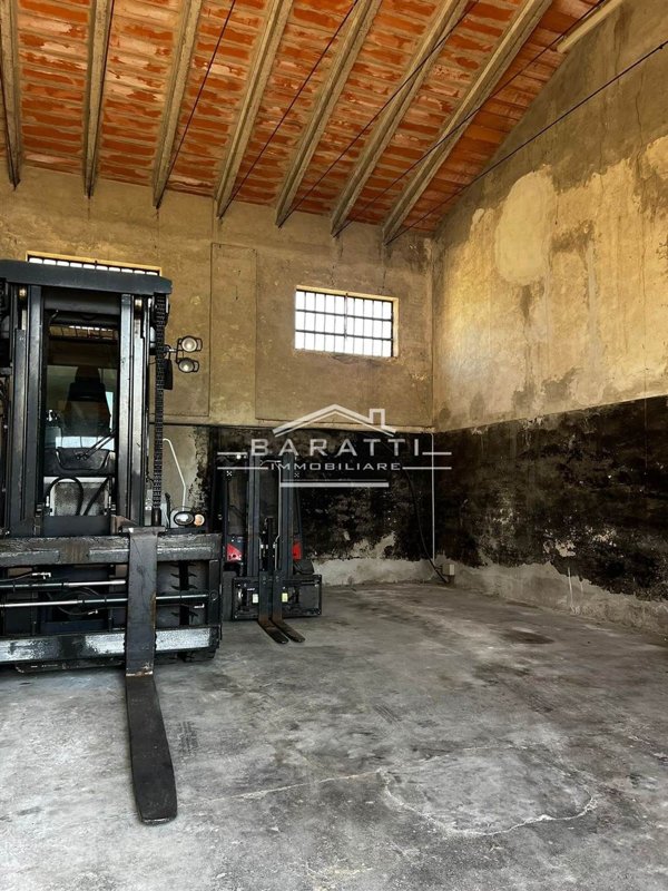 capannone in vendita a Suzzara in zona Brusatasso