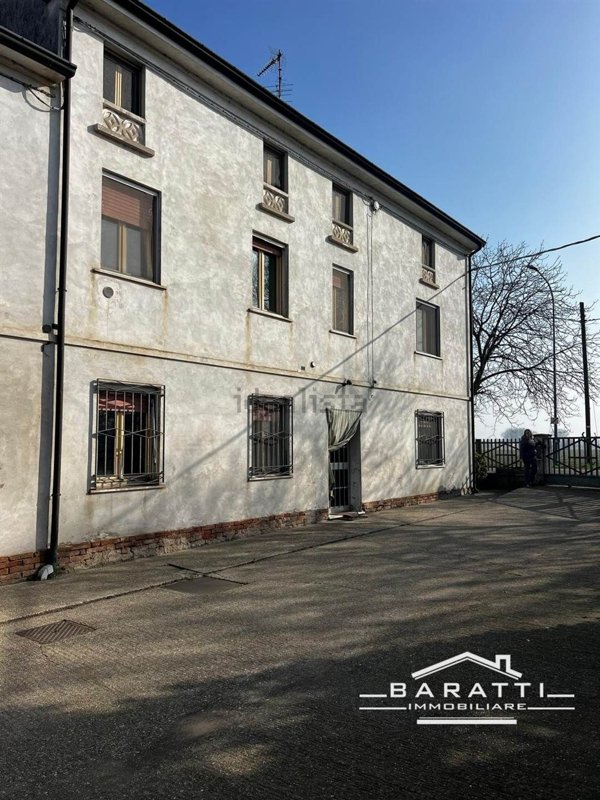 casa indipendente in vendita a Suzzara in zona Brusatasso