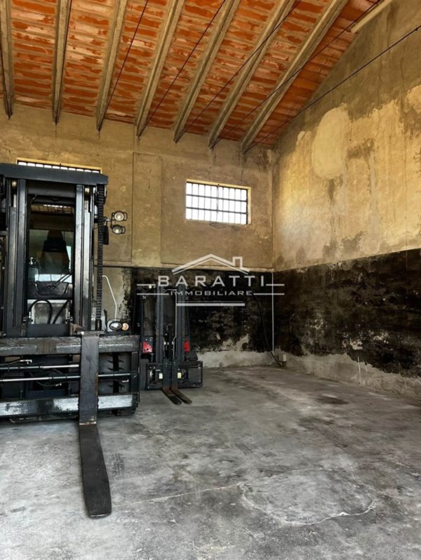 locale commerciale in vendita a Suzzara in zona Brusatasso