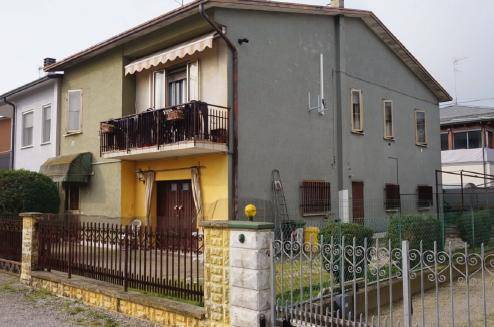 casa indipendente in vendita a Suzzara