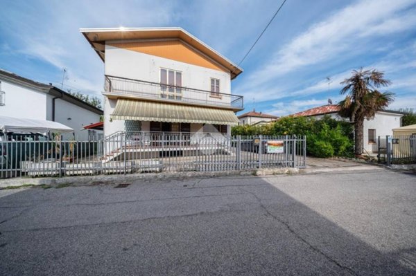 casa indipendente in vendita a Suzzara