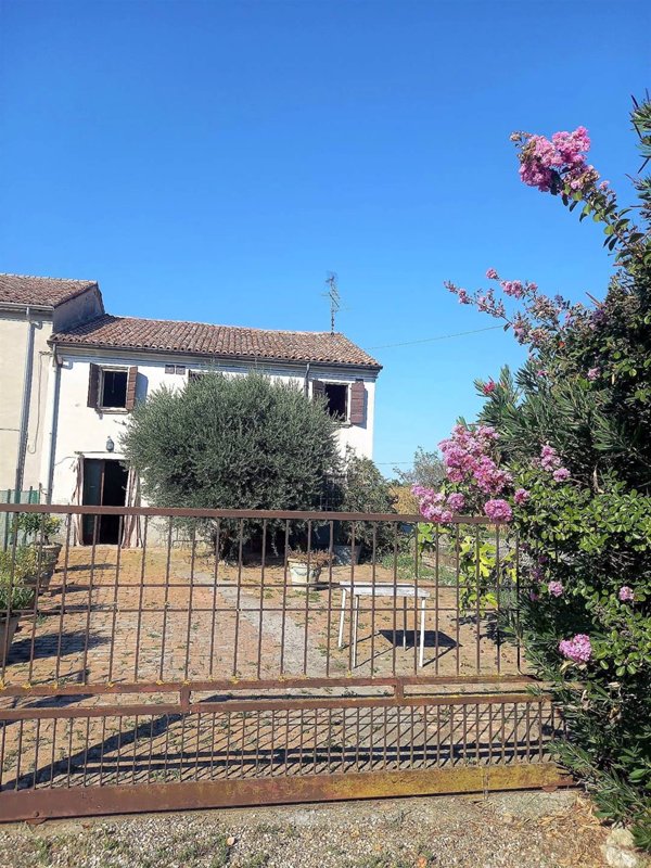 casa indipendente in vendita a Suzzara in zona Brusatasso