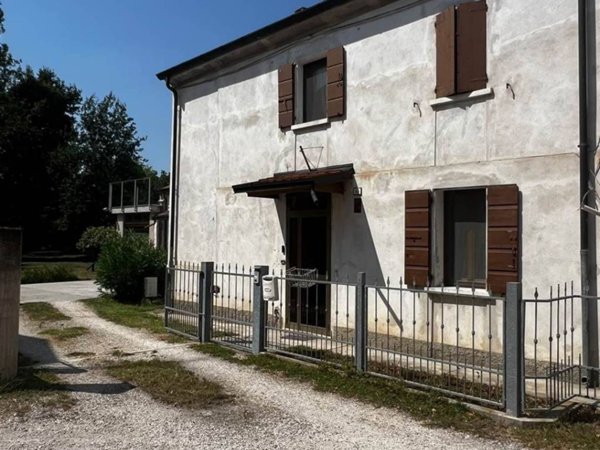 casa indipendente in vendita a Suzzara in zona Tabellano