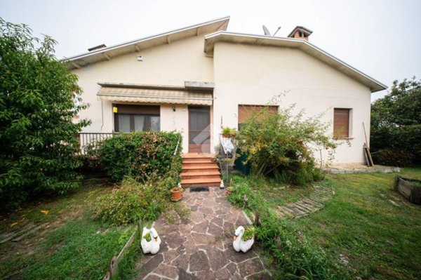 casa indipendente in vendita a Suzzara in zona Brusatasso