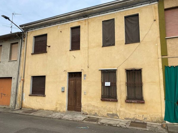 casa indipendente in vendita a Viadana in zona San Matteo