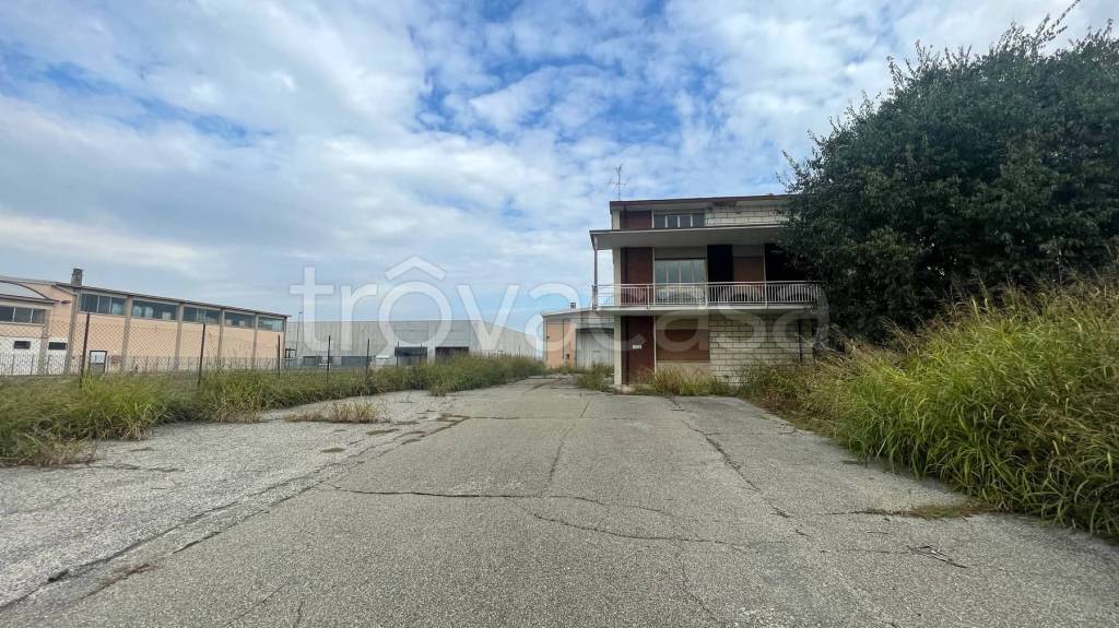 locale di sgombero in vendita a Viadana