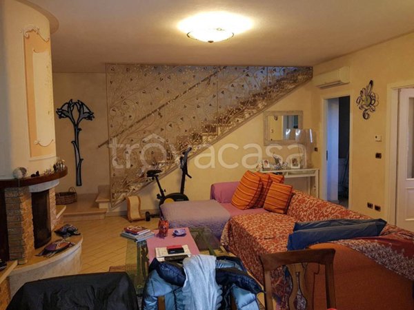 casa indipendente in vendita a Viadana