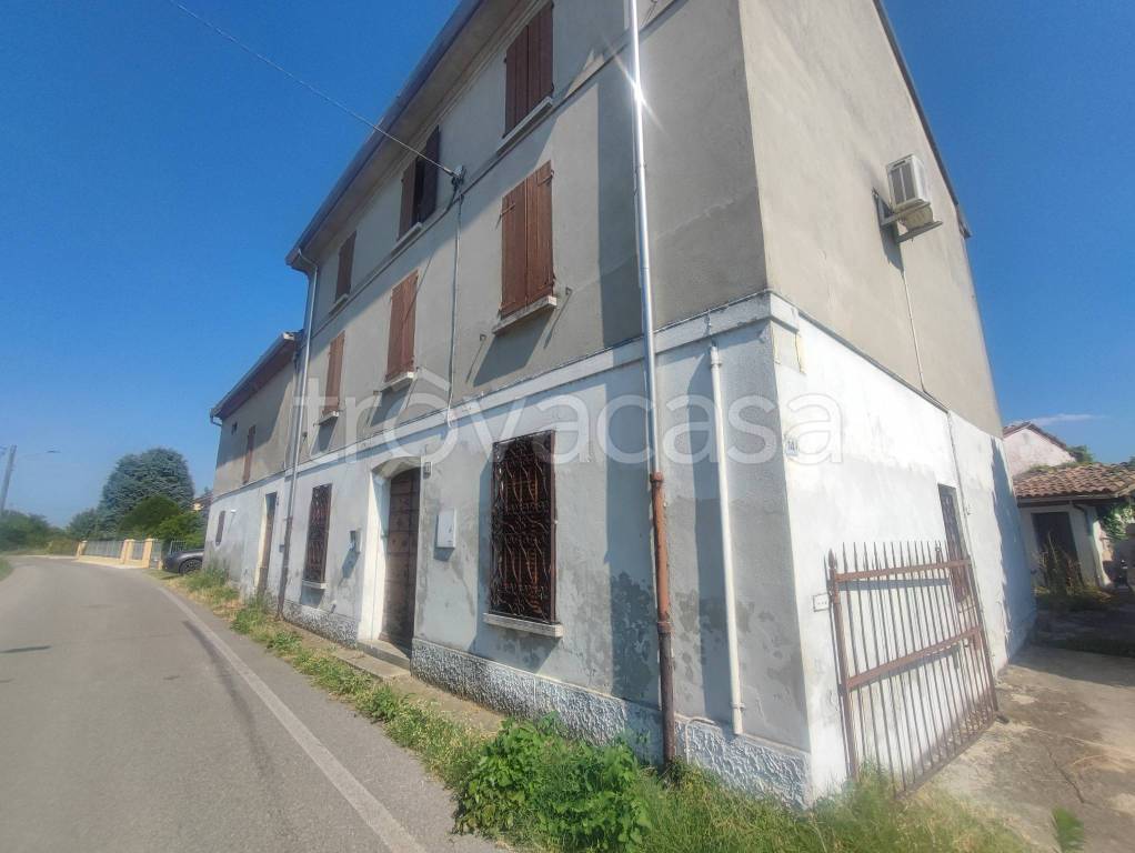 casa indipendente in vendita a Viadana in zona Salina
