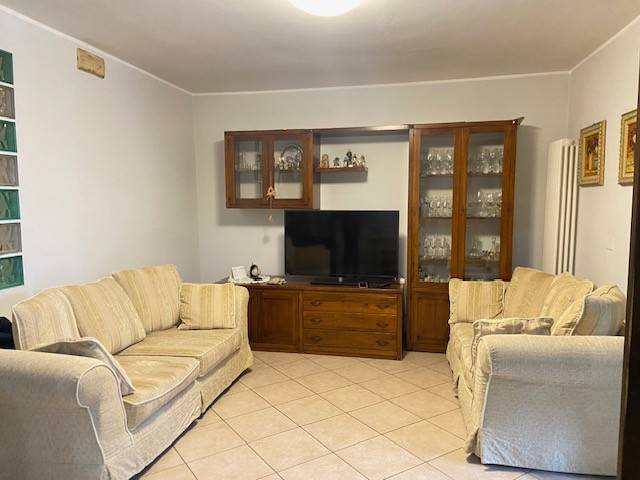 casa indipendente in vendita a Viadana