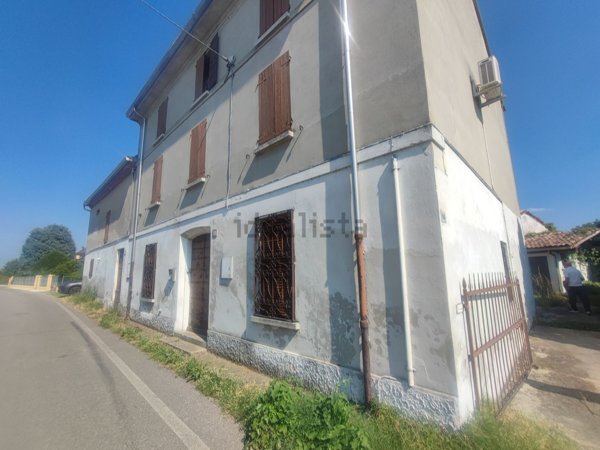 casa indipendente in vendita a Viadana in zona Salina