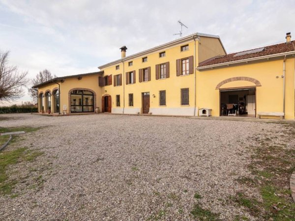 casa indipendente in vendita a Viadana
