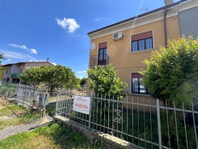 casa indipendente in vendita a Viadana