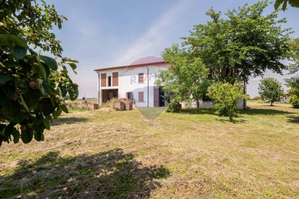casa indipendente in vendita a Viadana