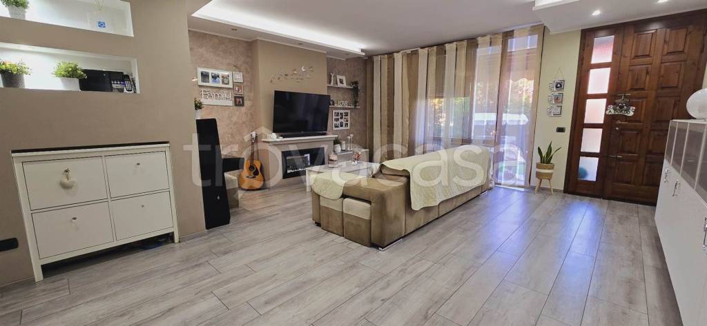 casa indipendente in vendita a Viadana