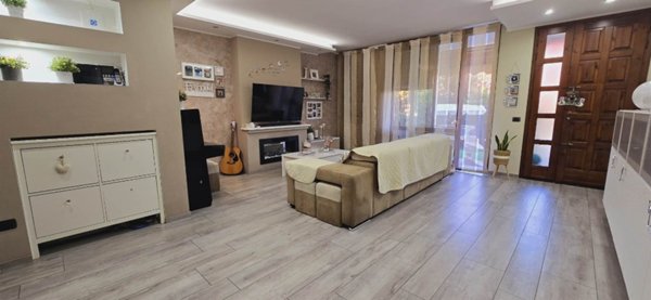 casa indipendente in vendita a Viadana