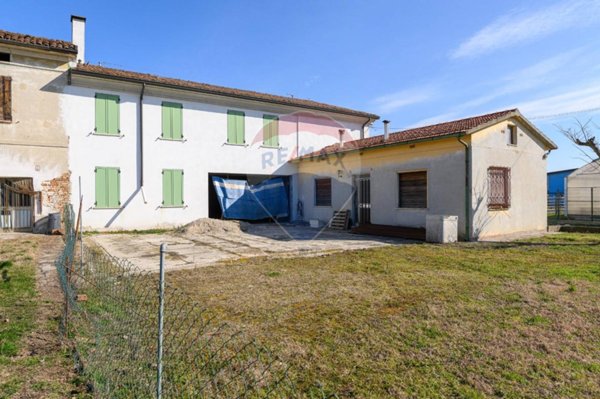 casa indipendente in vendita a Viadana in zona Cogozzo