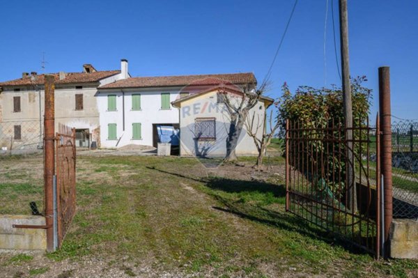 casa indipendente in vendita a Viadana in zona Cogozzo