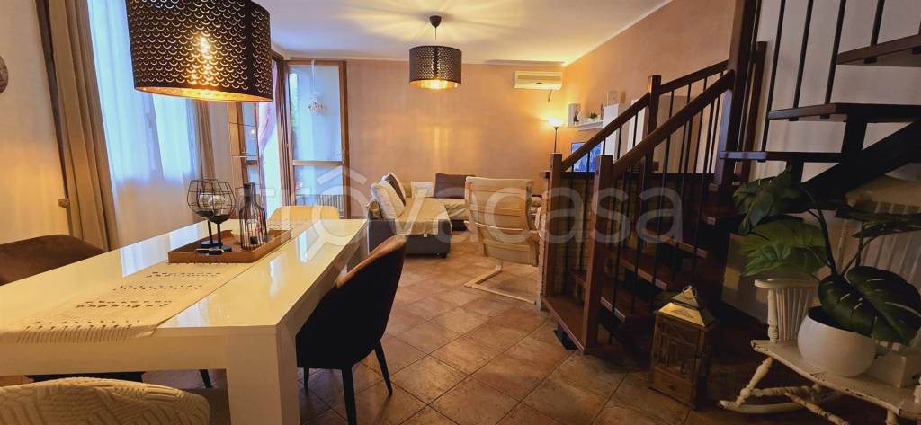 casa indipendente in vendita a Viadana