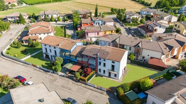 casa indipendente in vendita a Viadana