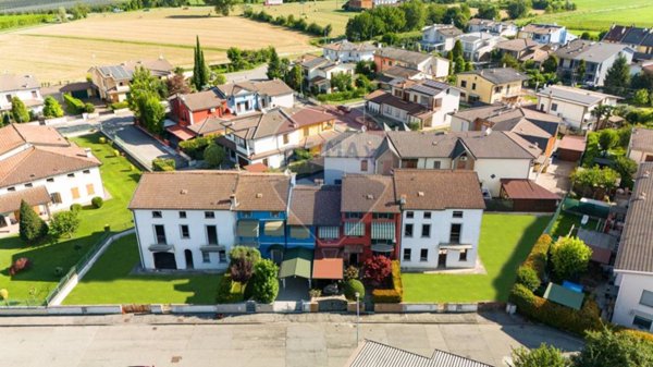 casa indipendente in vendita a Viadana