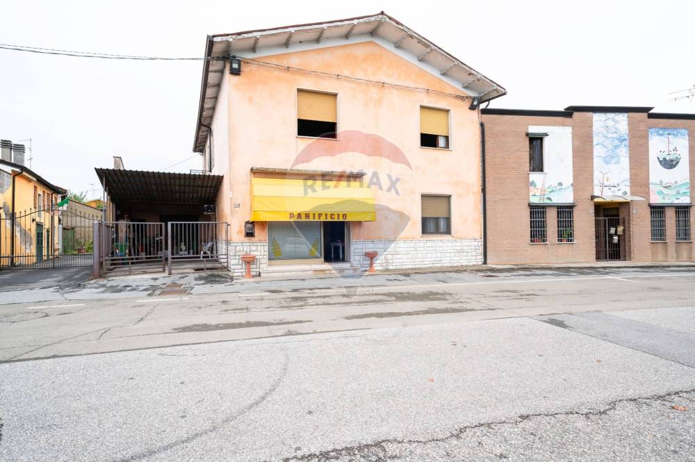 casa indipendente in vendita a Viadana in zona Bellaguarda
