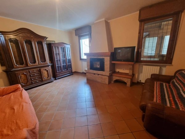 casa indipendente in vendita a Viadana