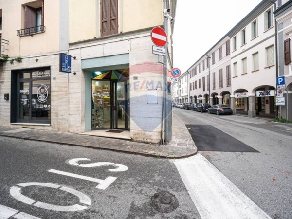 negozio in vendita a Viadana