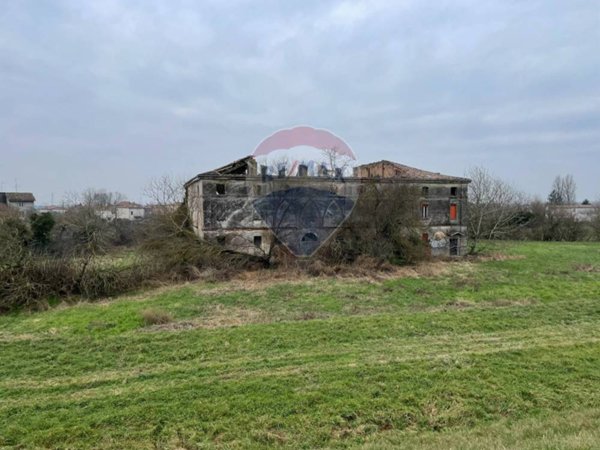 terreno edificabile in vendita a Viadana in zona Sabbioni