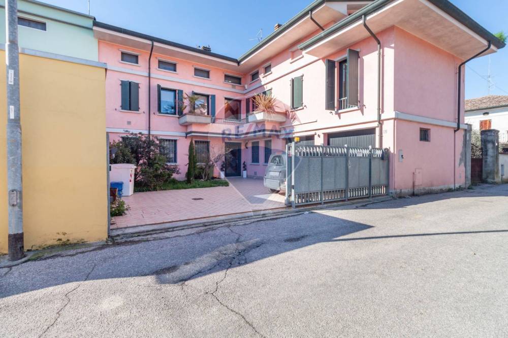 casa indipendente in vendita a Viadana in zona Cicognara