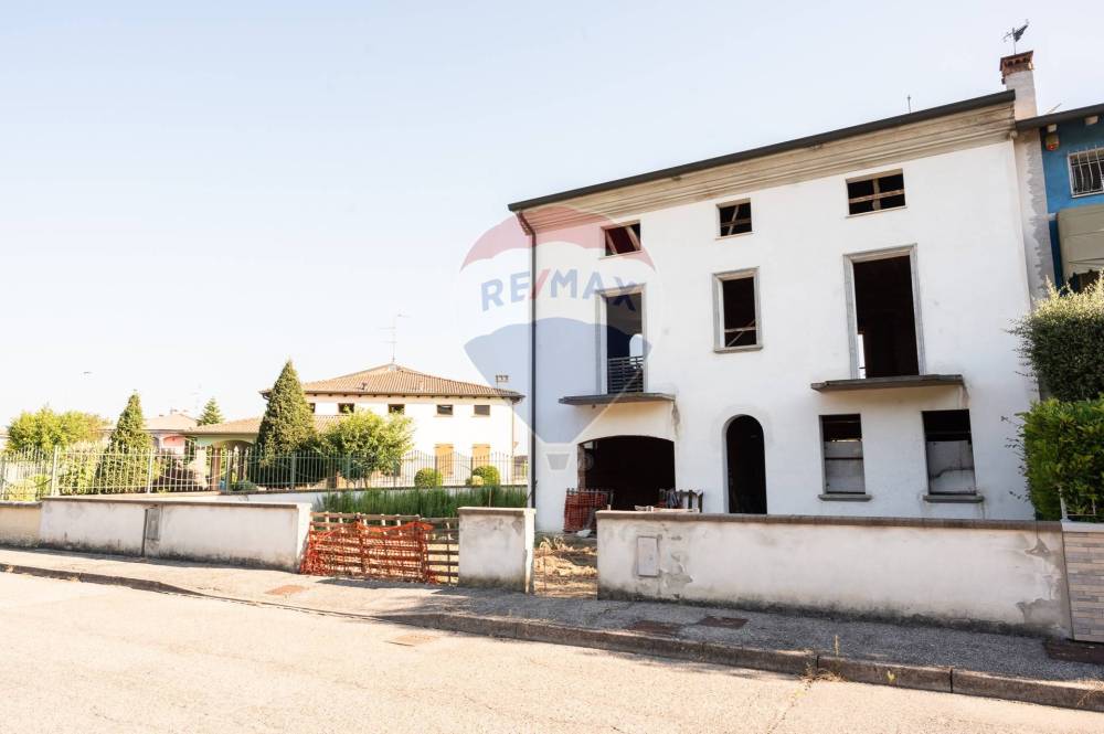 casa indipendente in vendita a Viadana