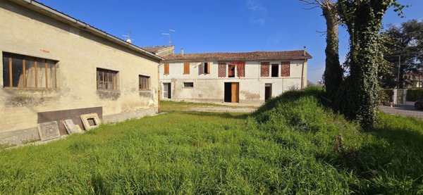 casa indipendente in vendita a Viadana