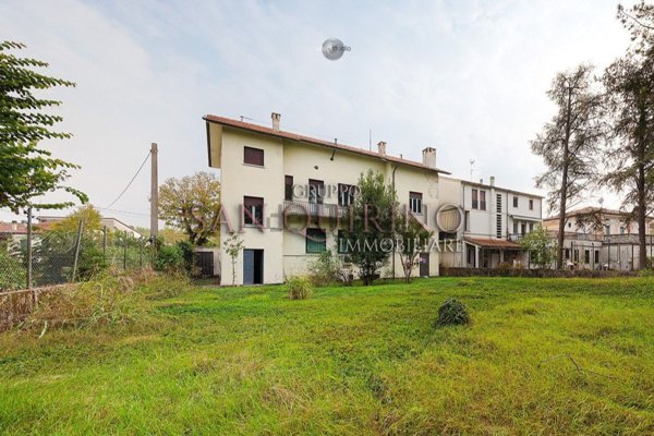 casa indipendente in vendita a Viadana in zona San Matteo