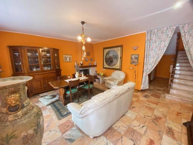 casa indipendente in vendita a Viadana