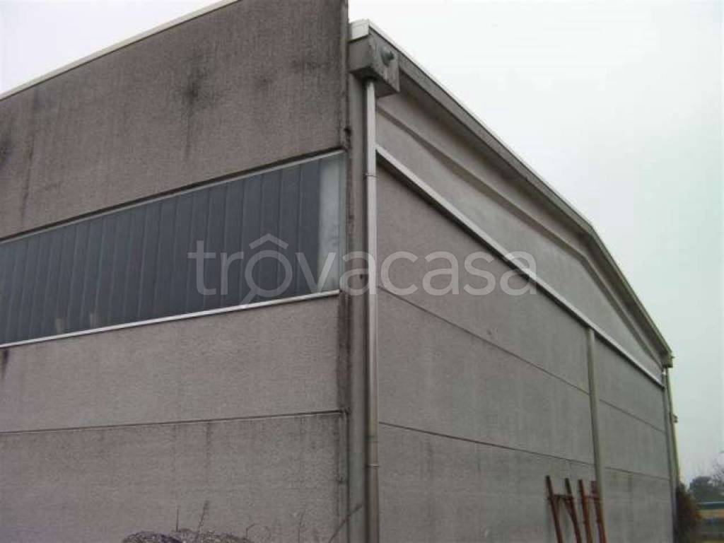 locale commerciale in vendita a Viadana in zona Cicognara